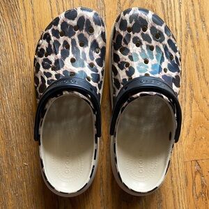 CROCS Baya Classic Platform Women’s size 10 Leopard Print Clogs with Black Strap